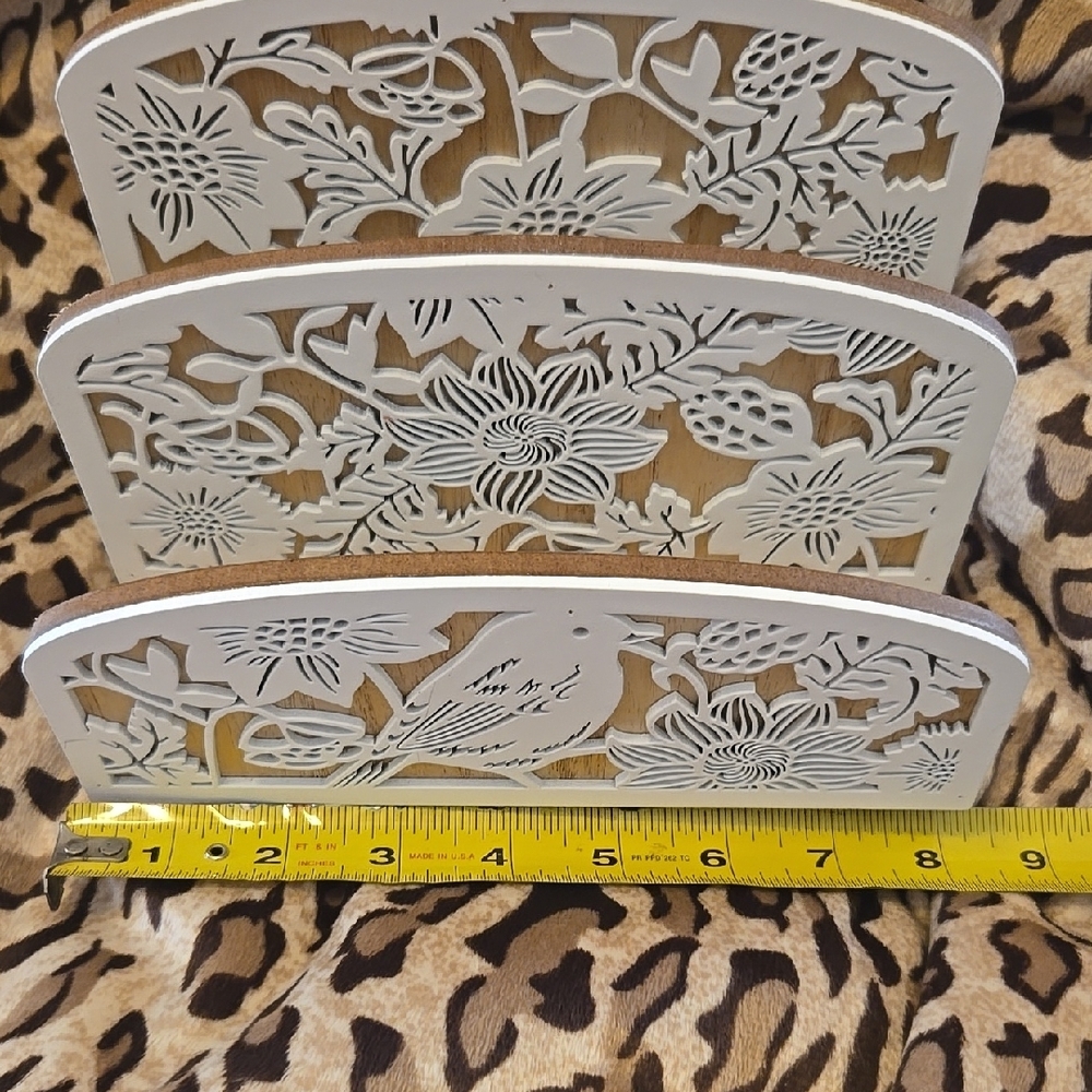 Elegant White Floral Letter Holder - Picture 2 of 3